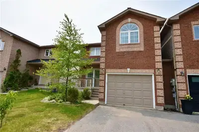 Spacious Private room in South Barrie, Holly