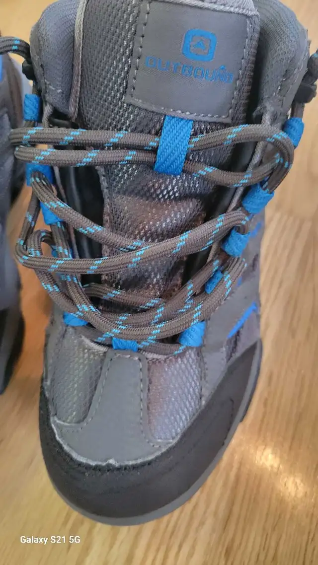 winter shoes size 3 in Hobbies & Crafts in Sudbury - Image 5