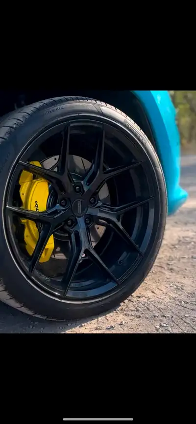 Got a set off 22 inch vossen HF5’s for sale. Specs below. Have minor rock chips. Wanting to trade fo...
