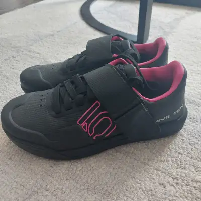 Women's clipless mountain bike shoes, View more