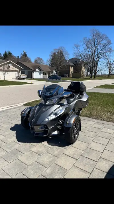 Fully loaded. 1000 cc. Great shape. Good on gas. Comfortable ride for driver and passenger.