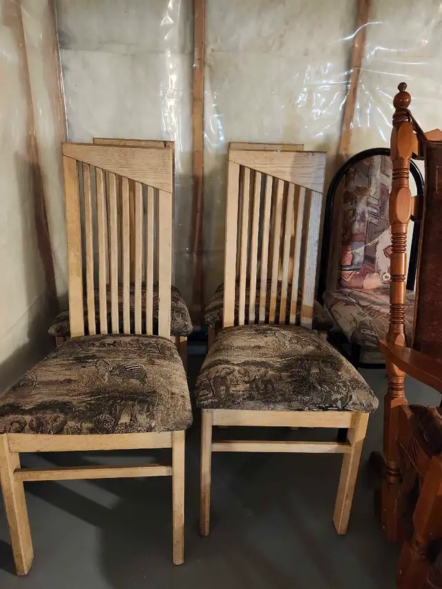 Table and chair's in Dining Tables & Sets in Kingston - Image 4