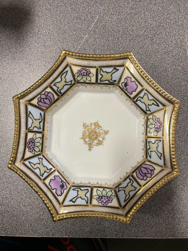 ANTIQUE NORITAKE NIPPON PEACE DOVE OCTAGONAL BOWL in Arts & Collectibles in Chatham-Kent