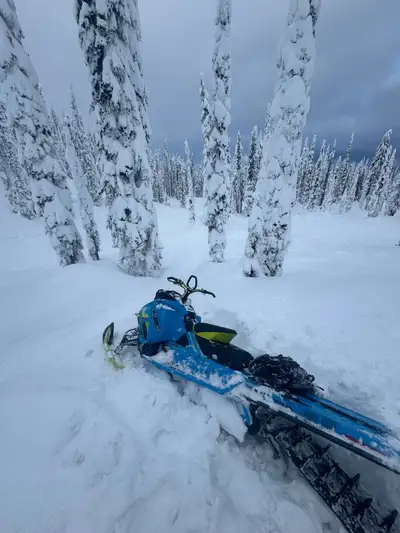 2018 skidoo summit 175 1500km Comes with tarp Rebuilt chain case Works amazing but I would rather re...