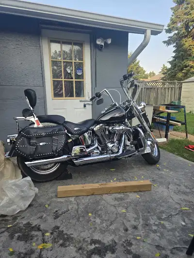 Selling a beautiful, used Harley Davidson Heritage Softail Classic with a 96ci engine, known for its...