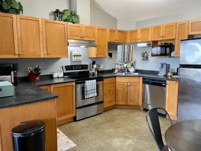 Top Floor condo in South Terwillegar