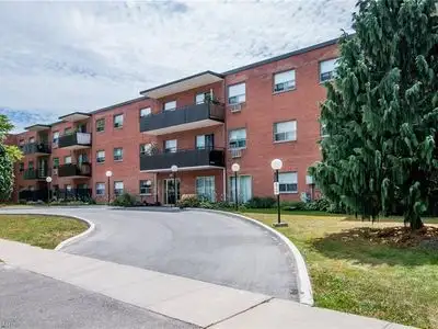CONDO, perfect for snowbirds, downsizers or investment opportunity to rent out. Currently tenanted a...