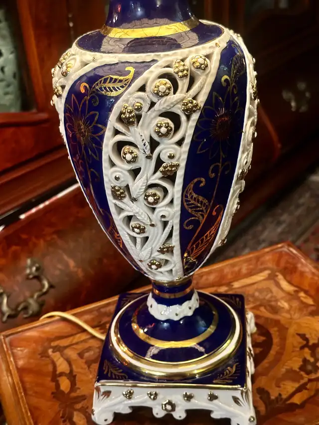 superbe lampe vintage Capodimonte collection 30"h in Indoor Lighting & Fans in City of Montréal - Image 9