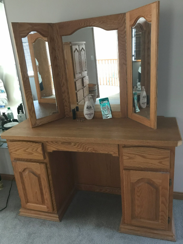 Custom Solid Oak Bedroom Suite in Dressers & Wardrobes in Calgary - Image 2