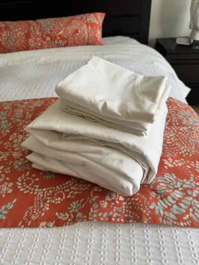 Luxury Hotel 660 Collection Queen Duvet Cover + 2 Shams, View more