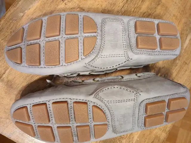 Women's Frye Loafers Moccasins Slip-on Shoes - Size 8.5 in Women's - Shoes in City of Toronto - Image 6