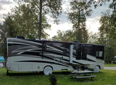 15k Fronr 13.5k back A/C,back up,side cameras,dual pane windows pwr sun visor 20' pwr awning htd rem...
