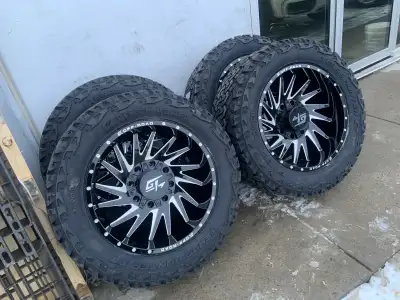 GT tomahawk wheel & tire package ! 20x10 with -18 mm offset Brand new 33x12.50x20 venom XT 10ply tir...