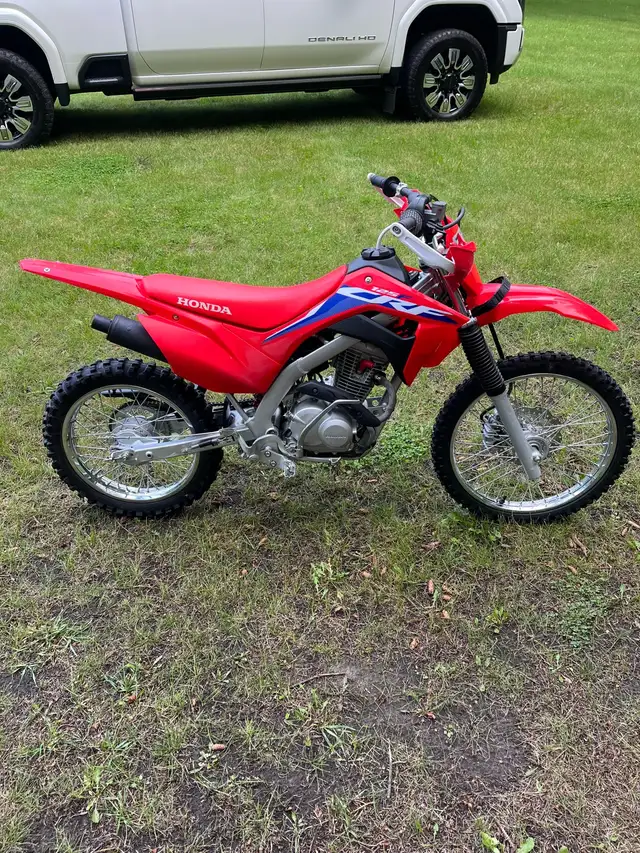 2022 Honda CRF 125 big wheel dirt bike in Dirt Bikes & Motocross in Edmonton - Image 3