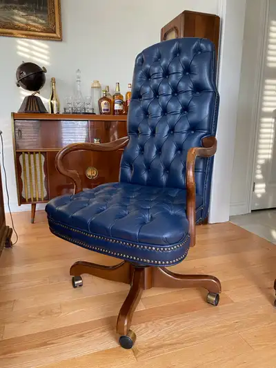 Vintage Button Tufted Leather Swivel Executive Office Chair. Pat 1977 Leather in excellent condition...