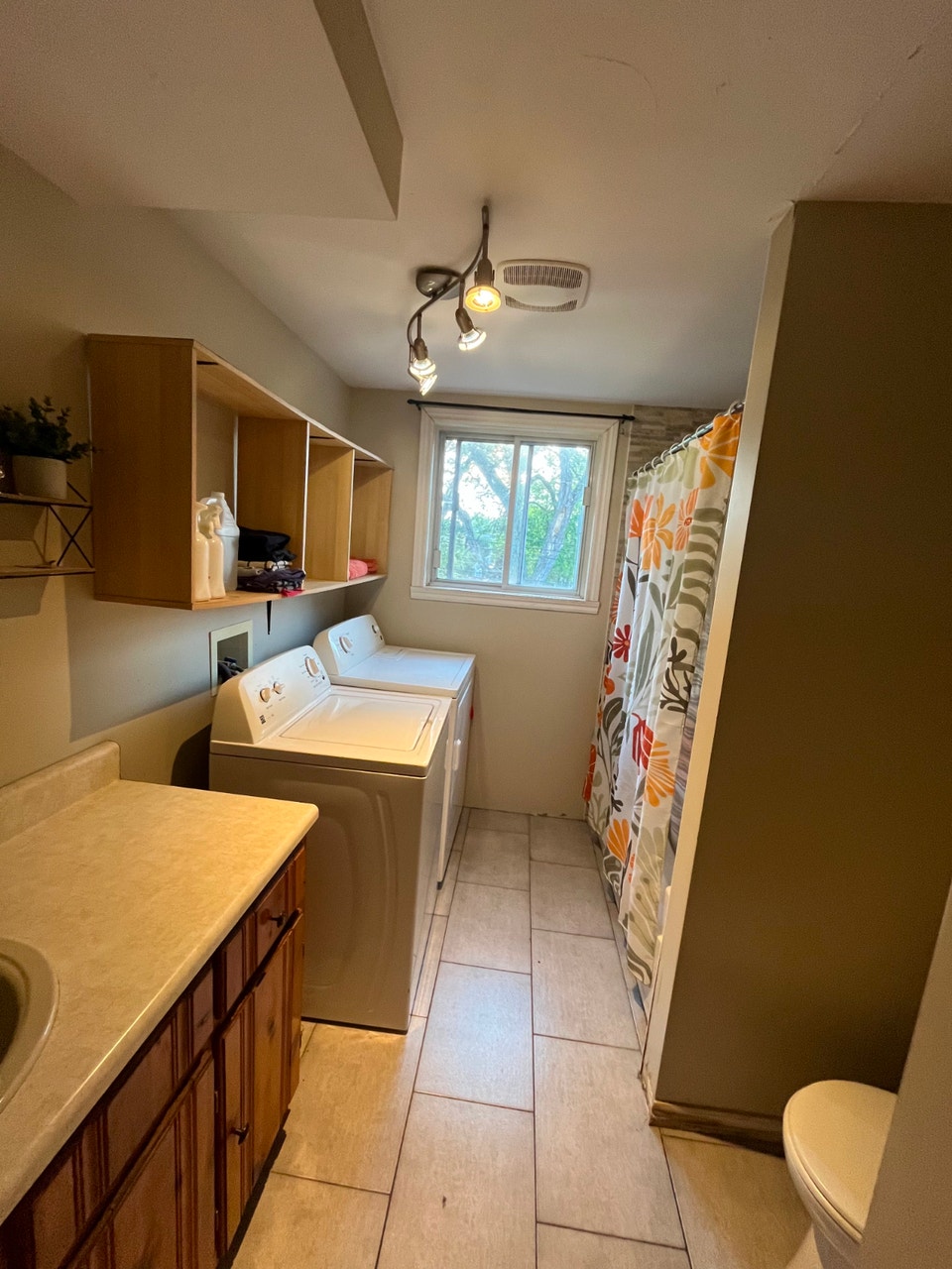 3 1/2 with Office (1 Bed + Den) - $1,200/Month 5