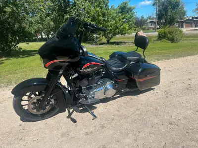 103ci with stage 1, navigation, audio etc. bike is loaded and ready to ride. 18,500 obo will enterta...