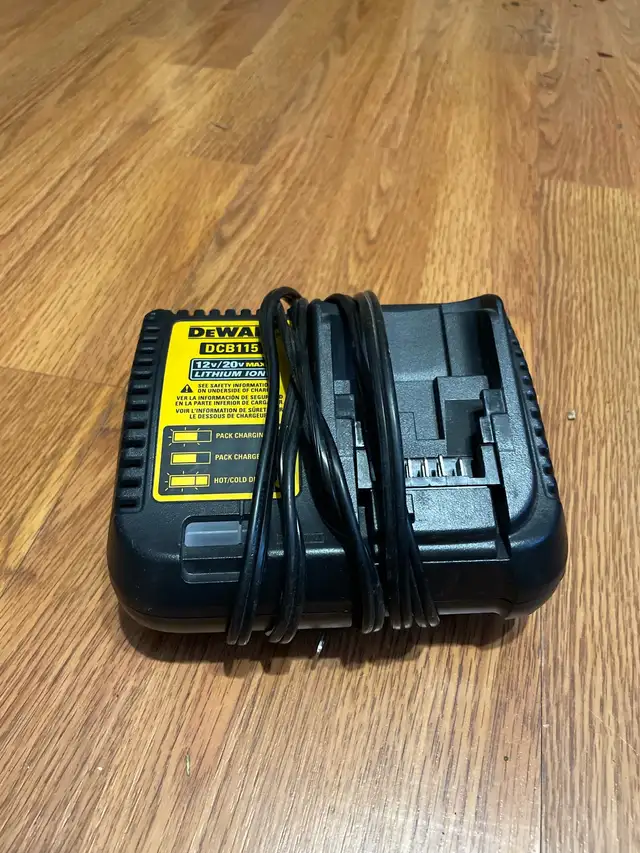 Dewalt Charger in Power Tools in Belleville - Image 2