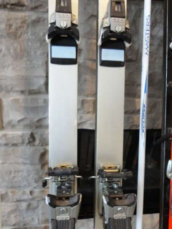 2 pairs of Downhill Skis Great for sleighs or wall hangers in Ski in Kitchener / Waterloo - Image 5