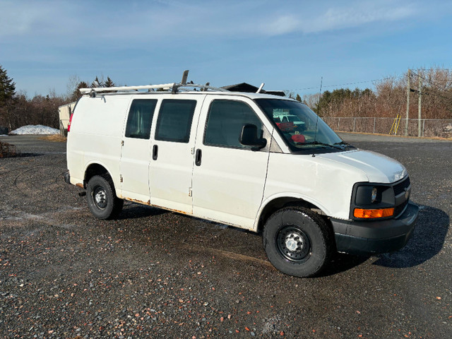 2015 Chevy Express 2500 4.8L V8 351,400kms in Cars & Trucks in Fredericton