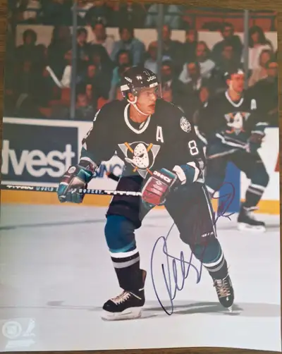 TEEMU SELANNE SIGNED 8 X 10 PHOTO FRAMED, View more