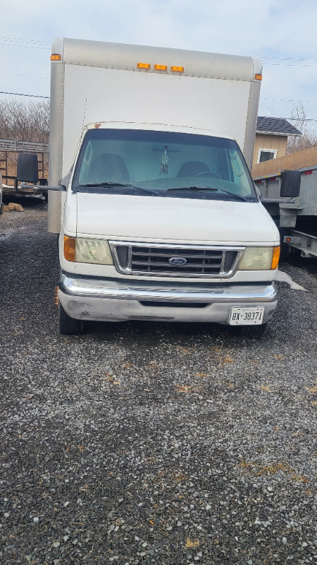 Ford E- 450 in Cars & Trucks in Kingston - Image 3