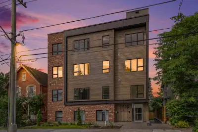 This beautiful 2 bedroom suite is located in a new, modern low-rise building and features high-end f...