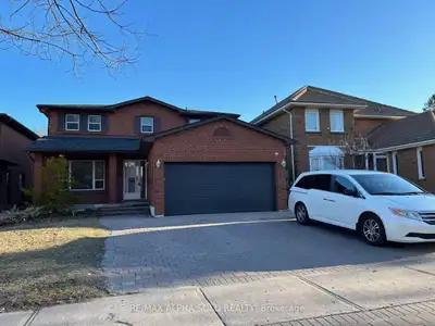 - Located at Bayview / 16th Ave in Richmond Hill. - Spacious and bright. - Main floor, second floor...