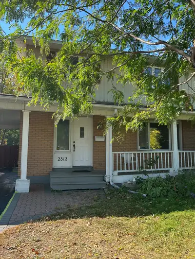 Furnished Rooms are available in a shared residence in the Elmvale Acres area. Nearby OC Transpo bus...