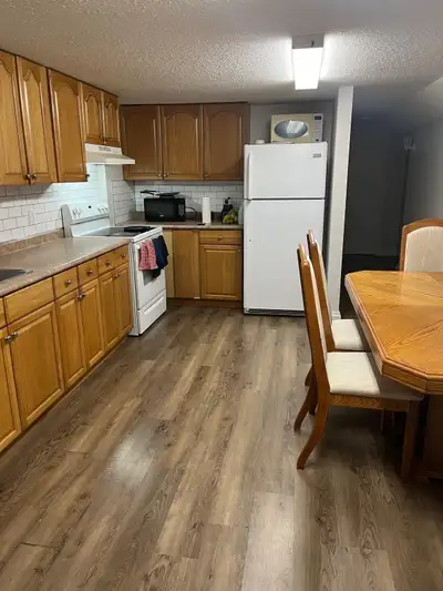 Accommodation available - Guelph 1 space available in a sharing room 3 bedroom 1 bath Rent: 410 + ut...