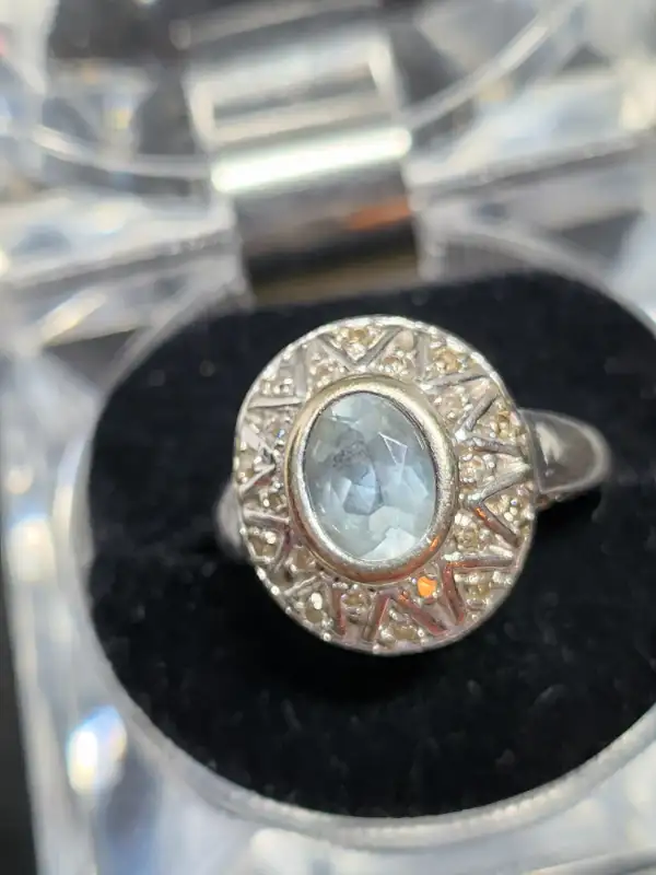 10k Gold Aquamarine and Diamonds Antique Gorgeous Ring in Jewellery & Watches in City of Toronto - Image 6