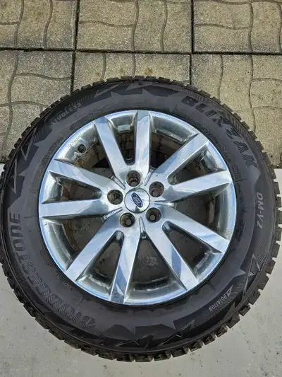 4 pneus presque neuf (10/12) Bridgestone Blizzack Mags Ford, était sur Lincoln MKX 2011. Négociable.