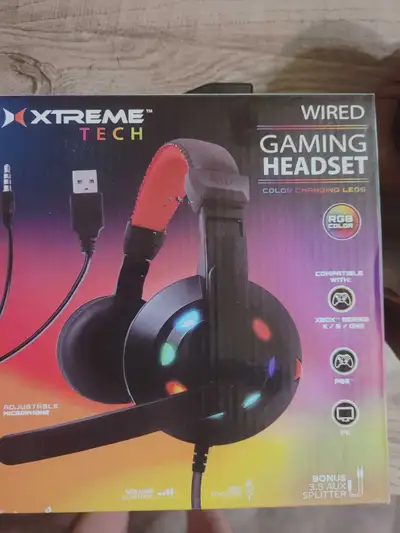 BNIB XTREME TECH wired gaming headset. Colour changing LED'S, ADJUSTABLE TABLE MICROPHONE, WORKS WIT...