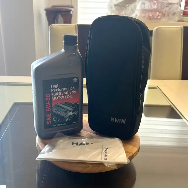 BMW High Performance 5W30 Synthetic Oil 1 L Bottle, Spout & Case in Other in Calgary - Image 5