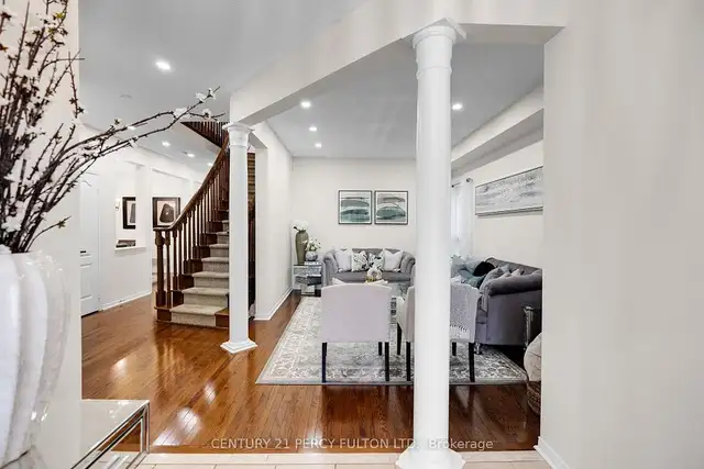 Bright and Stylish Detached Home with 5 Bedrooms in Oshawa!62863311308291122