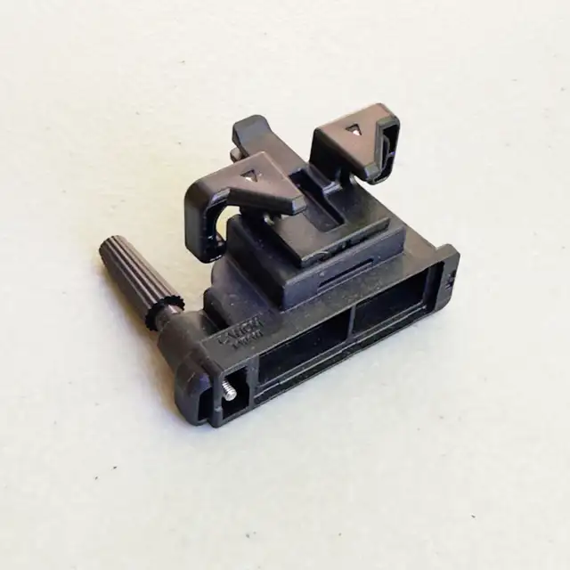 Canon EOS 5D Mark IV Cable Bracket Clip64529143682690120