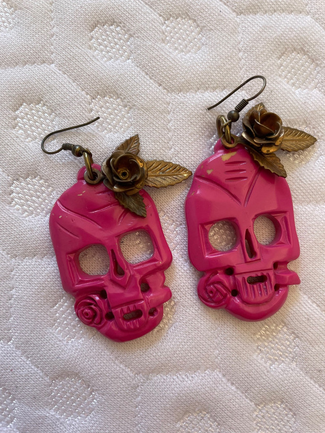 Vintage pink skull earrings in Jewellery & Watches in Oakville / Halton Region - Image 2