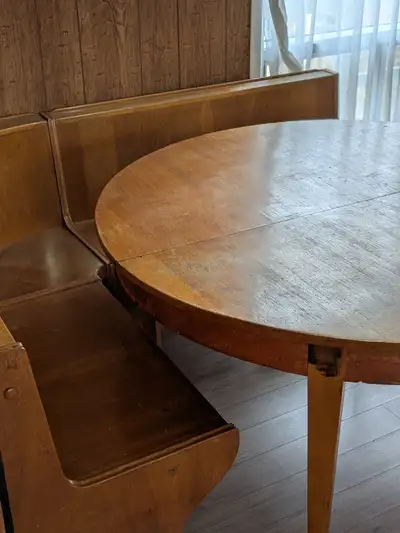 Table, banquette et 5 grandes armoires de rangement, View more
