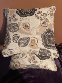 2 **NEW** beautiful Pillows 