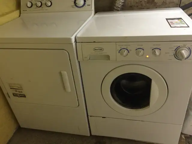 Master bed, Riverdale Danforth  in Room Rentals & Roommates in City of Toronto - Image 10