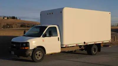 Selling my 2007 GMC Savana 3500 cutaway cube van (1-ton) !!!!!!!!!! WILL NOT RESPOND TO IS THIS STIL...