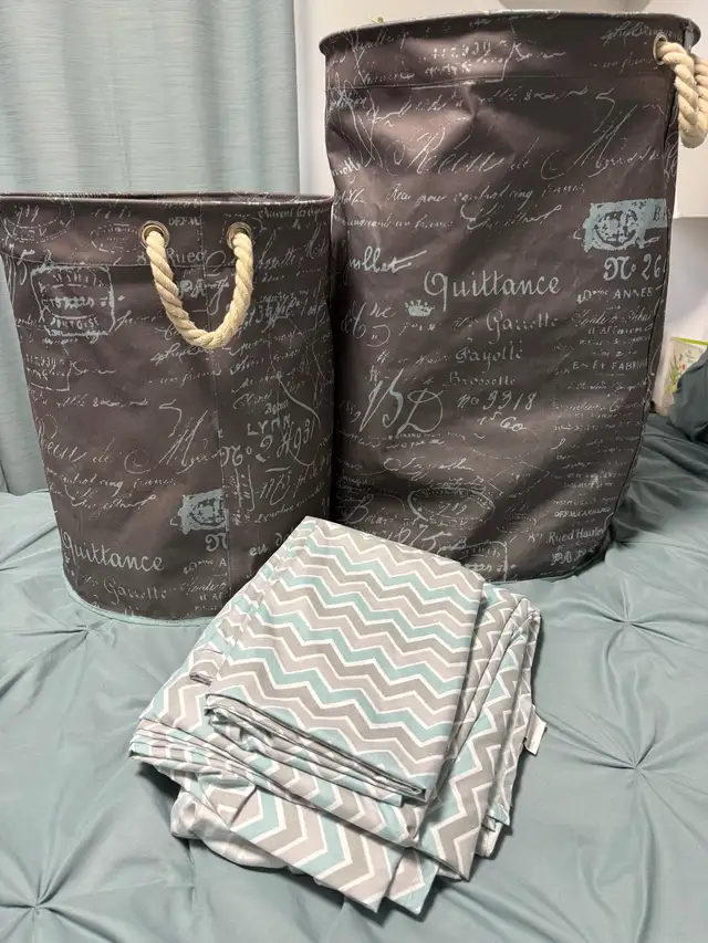 Queen comforter, sheets, curtains and hampers in Bedding in Ottawa - Image 3
