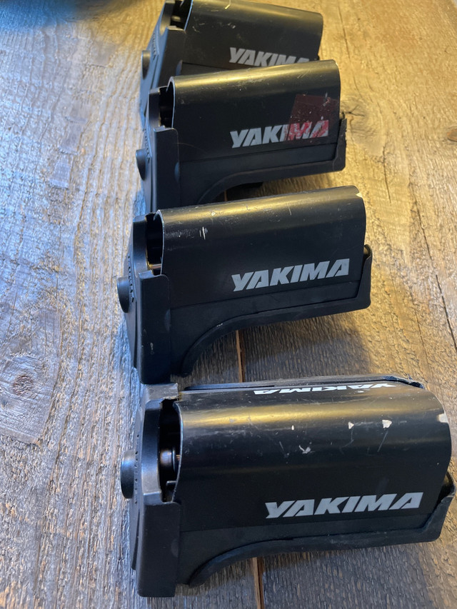 4  Yakima crossbar holders Full set in Fishing, Camping & Outdoors in Banff / Canmore - Image 2