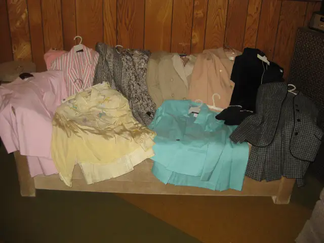 VÊTEMENTS D'ÉTÉ POUR FEMMES ET AUTRES in Multi-item in Laval / North Shore - Image 5
