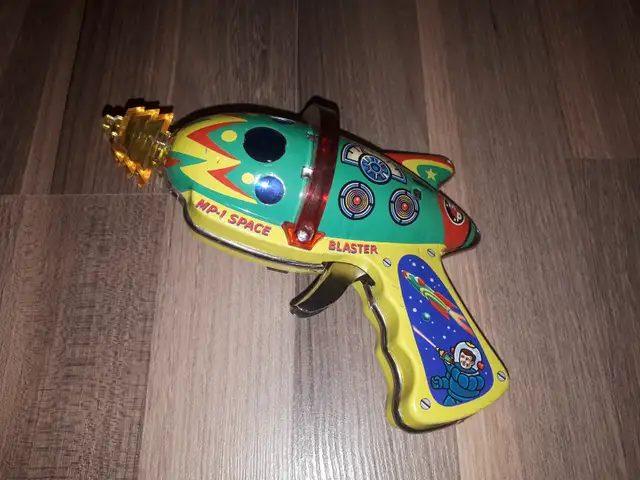 Tin toy64628636733313121