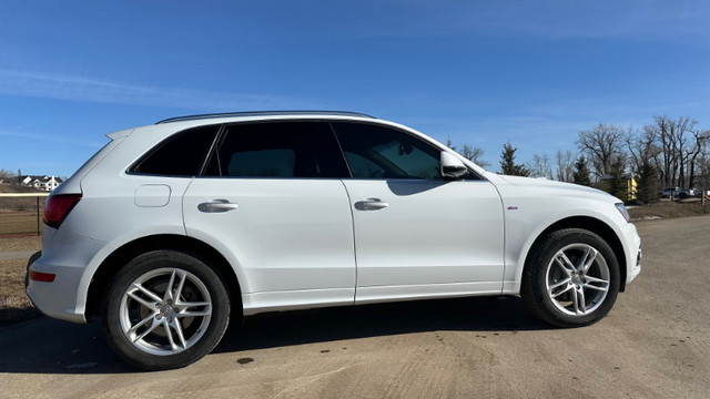 S-Line Audi Q5 3.0 V6 8sp with Pano sunroof 2017 in Cars & Trucks in Calgary - Image 3