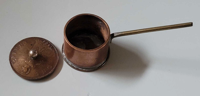Vintage Copper 1914, 1921 One Penny & 1938 Half Penny Mini Pot in Arts & Collectibles in Oshawa / Durham Region - Image 4