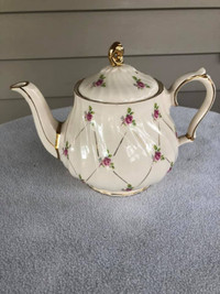 Sadler Teapot, Rosebud Chintz Swirled Sadler Tea Pot