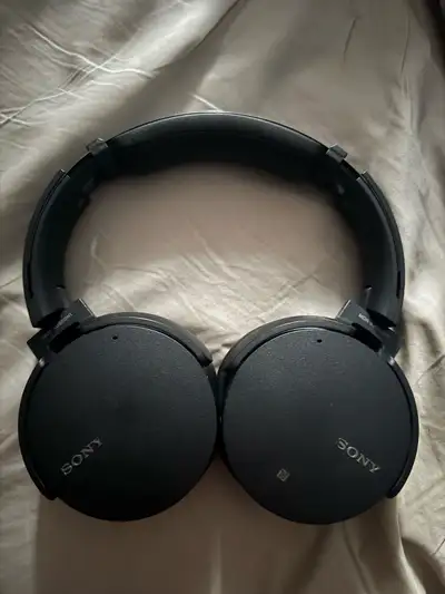 Fully functional wireless headphones, Micro USB charging Price Negotiable If the ad’s up, it’s still...