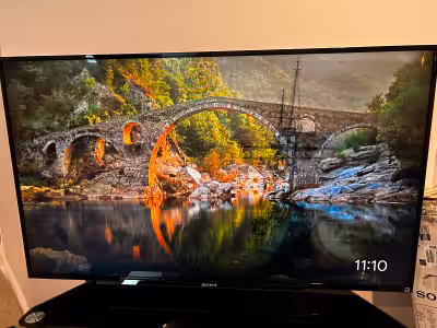 Sony Bravia R450 50”. In excellent condition, single owner. Installed in guest bedroom with limited...